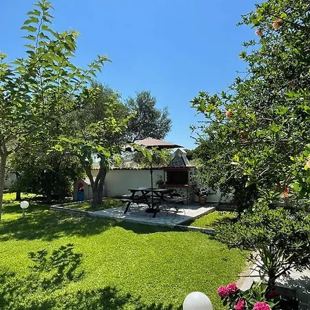 Apartment Rosa's Garden House *