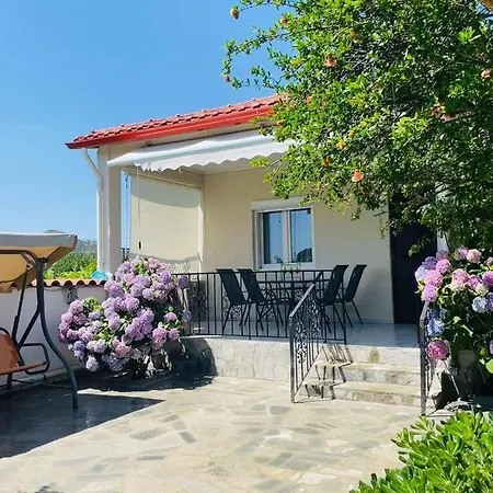Apartment Rosa's Garden House
